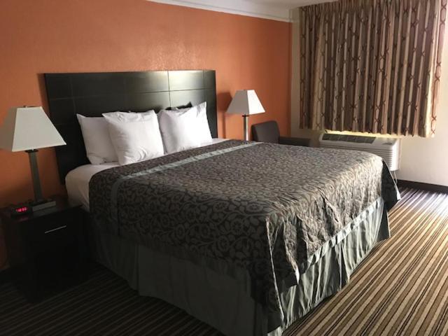 Days Inn By Wyndham Jacksonville Baymeadows Экстерьер фото