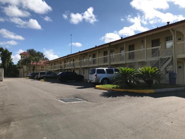 Days Inn By Wyndham Jacksonville Baymeadows Экстерьер фото